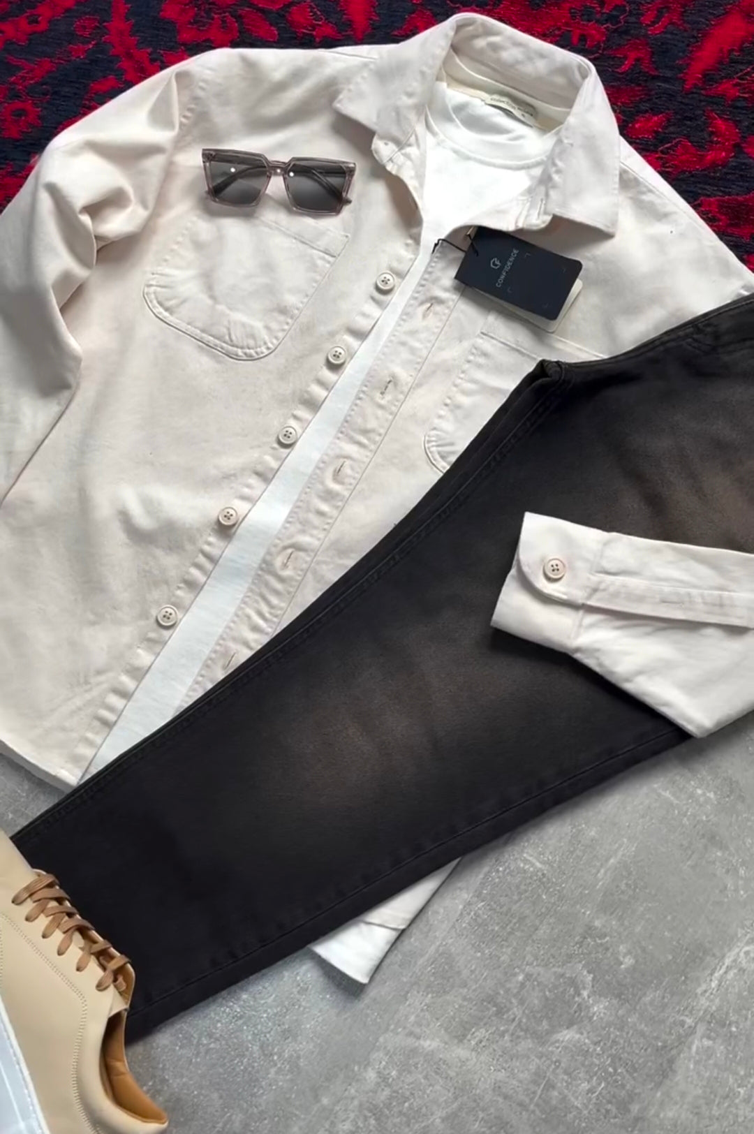 Modern Essential Outfit: Shirt, Pants, Sneakers & Watch الإطلالة العصرية الأساسية: قميص، بنطال، أحذية رياضية وساعة إصدار السكيني والأسود (Skin & Black Edition)